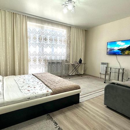 1 Комнатная Драмтеатр 1Bedroom Apartment Ustʼ-Kamenogorsk Екстериор снимка