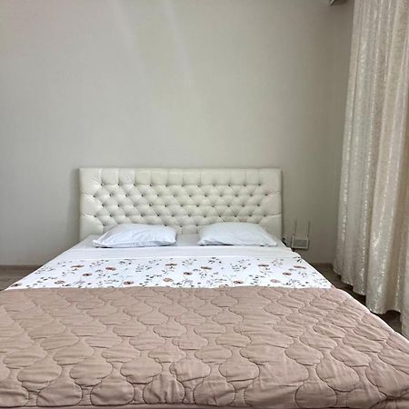 1 Комнатная Драмтеатр 1Bedroom Apartment Ustʼ-Kamenogorsk Екстериор снимка