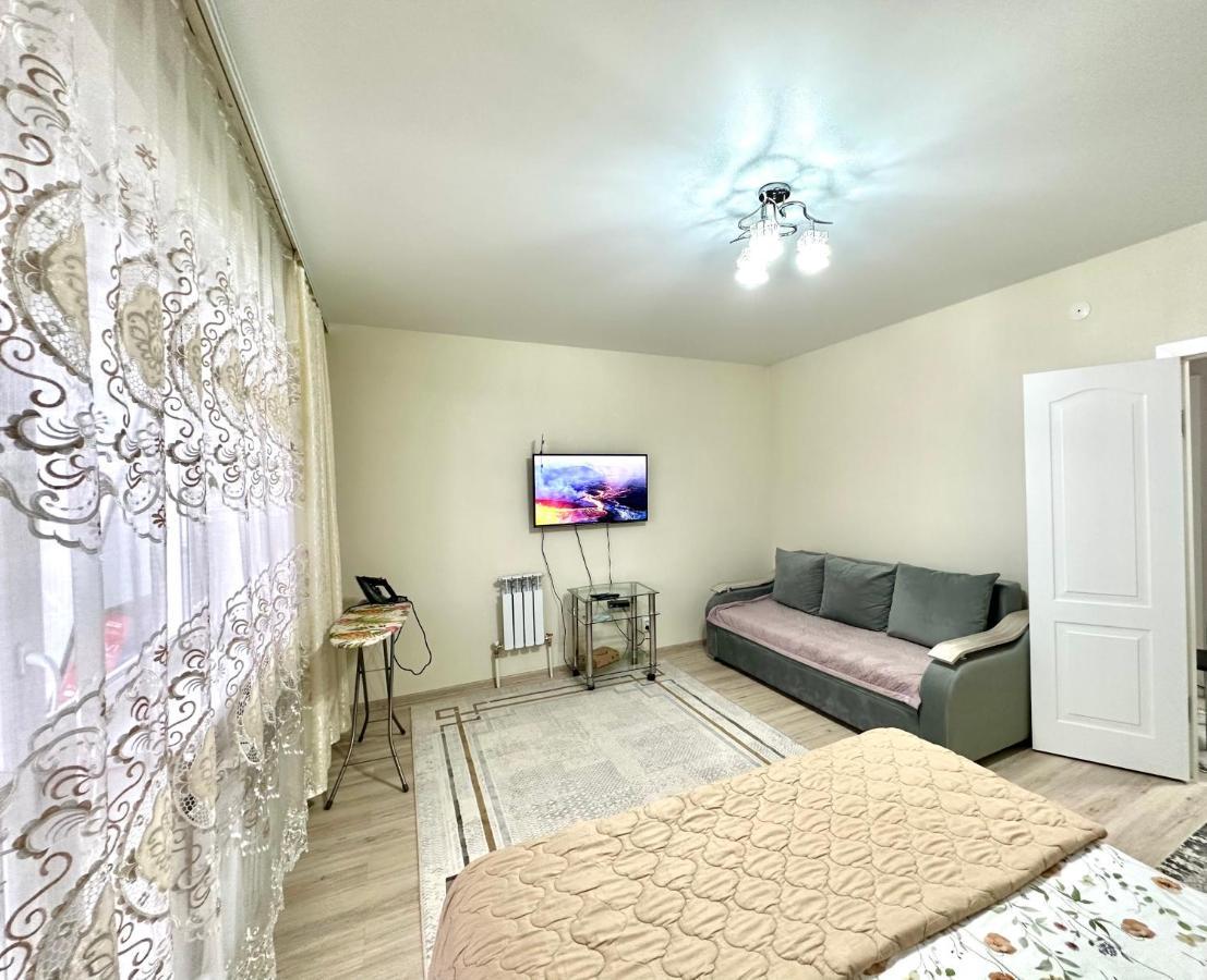 1 Комнатная Драмтеатр 1Bedroom Apartment Ustʼ-Kamenogorsk Екстериор снимка